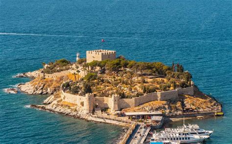 Kuşadası Castle: ปราสาทโบราณริมฝั่งทะเลหอมกลิ่นประวัติศาสตร์!