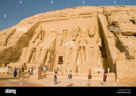  อ Abu Simbel: ใต้แสงอาทิตย์และหินทรายโบราณ