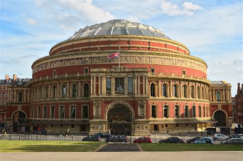 Royal Albert Hall: แลนมาร์คสุดอลังการของกรุงลอนดอนที่รวบรวมดนตรีและประวัติศาสตร์ไว้ในที่เดียว!